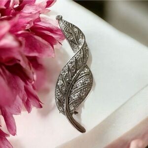 Vintage Silver Tone Style Leaf Brooch Pin With White Rhinestones